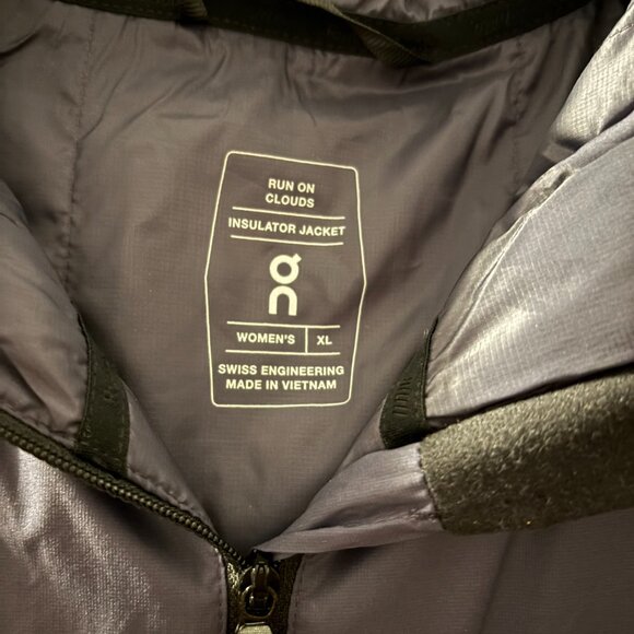On Running Insulator Jacket🧥🧥 - Picture 8 of 9